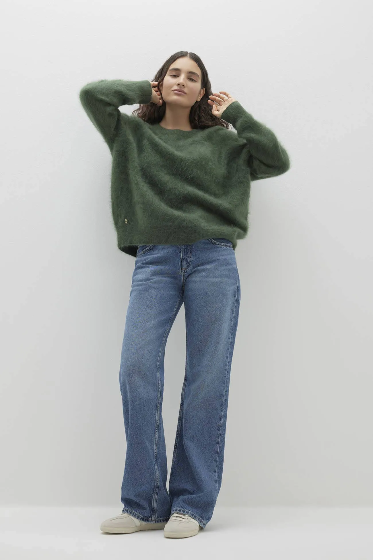 AGNES BRUSHED CASHMERE CREWNECK SWEATER