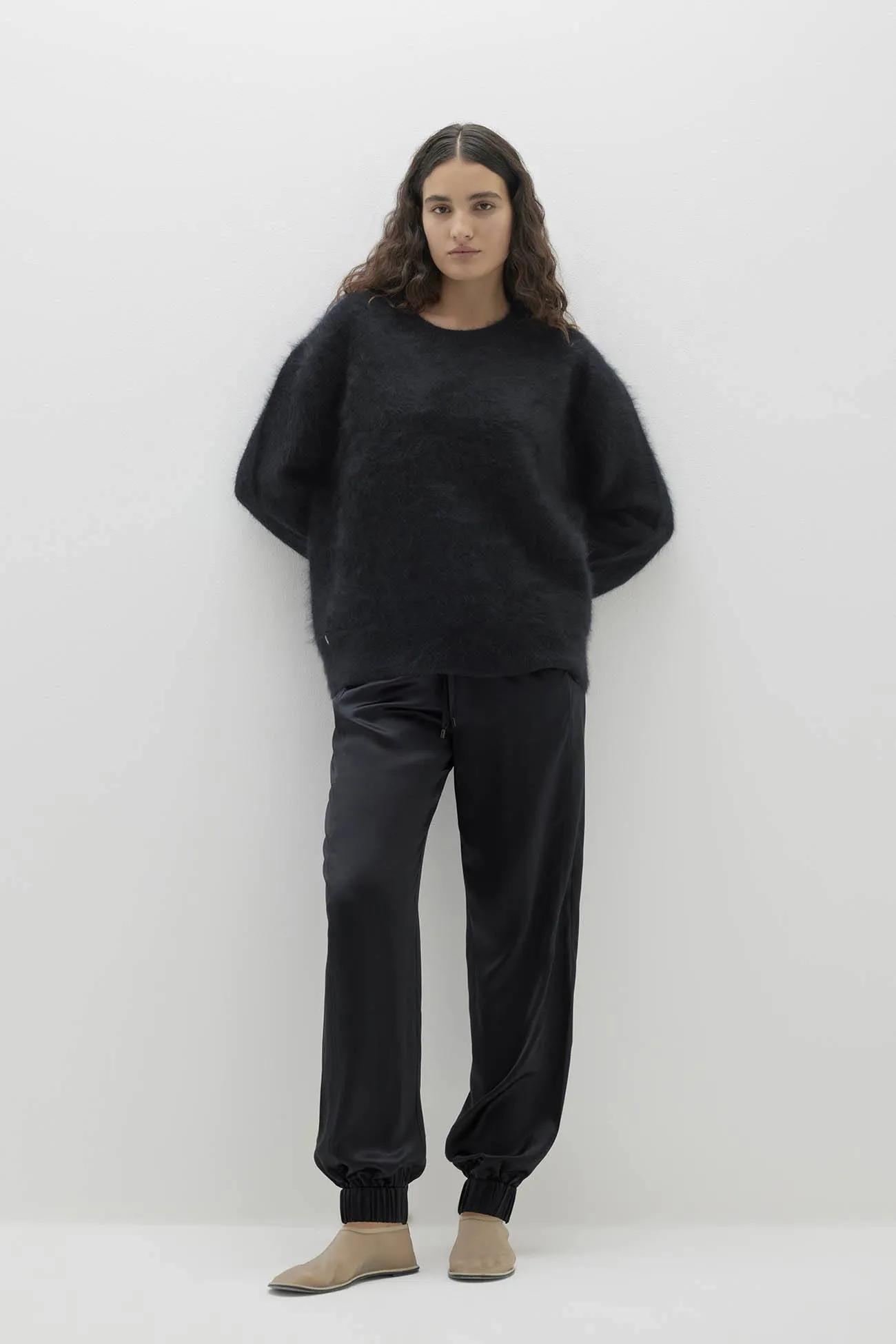 AGNES BRUSHED CASHMERE CREWNECK SWEATER