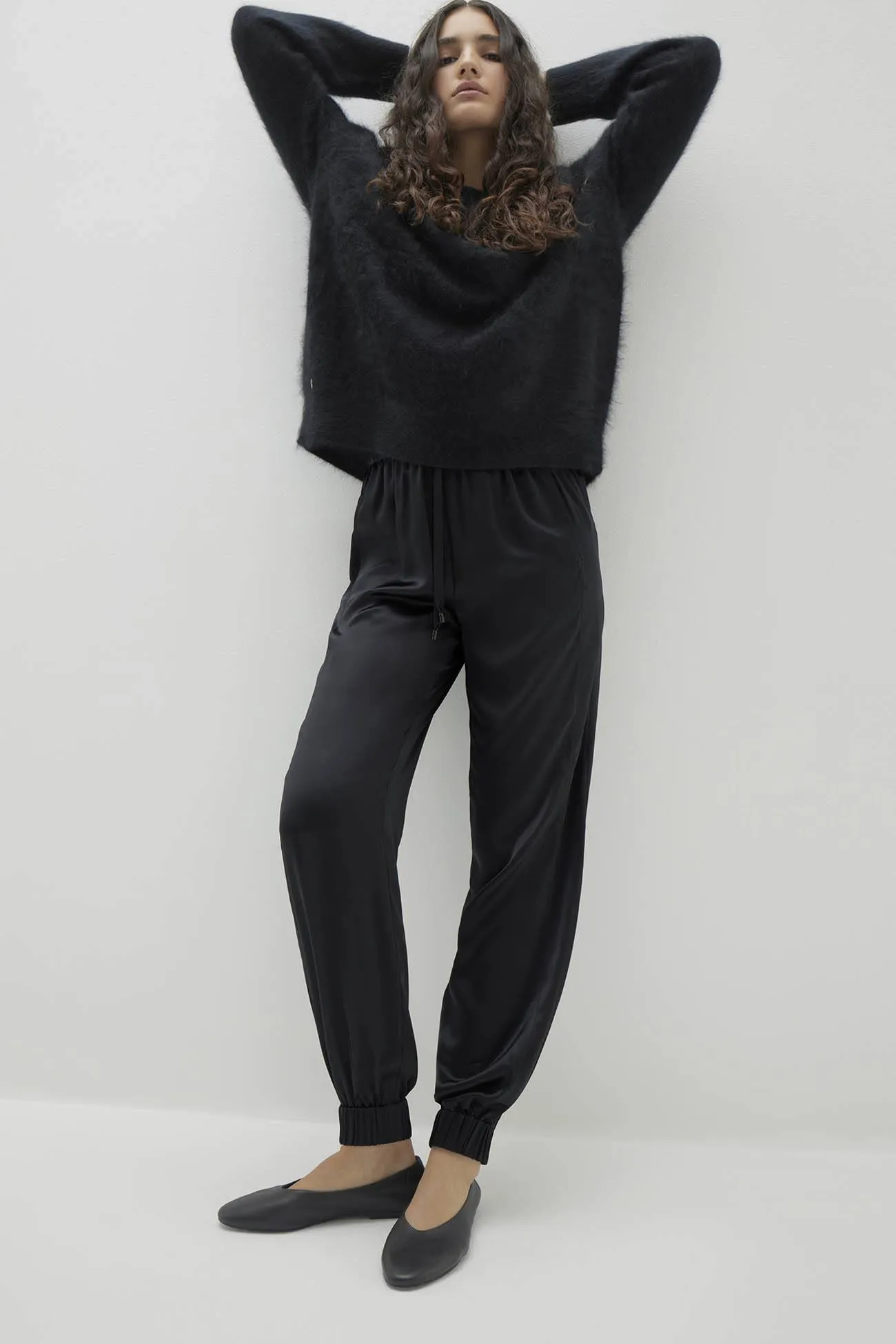 AGNES BRUSHED CASHMERE CREWNECK SWEATER