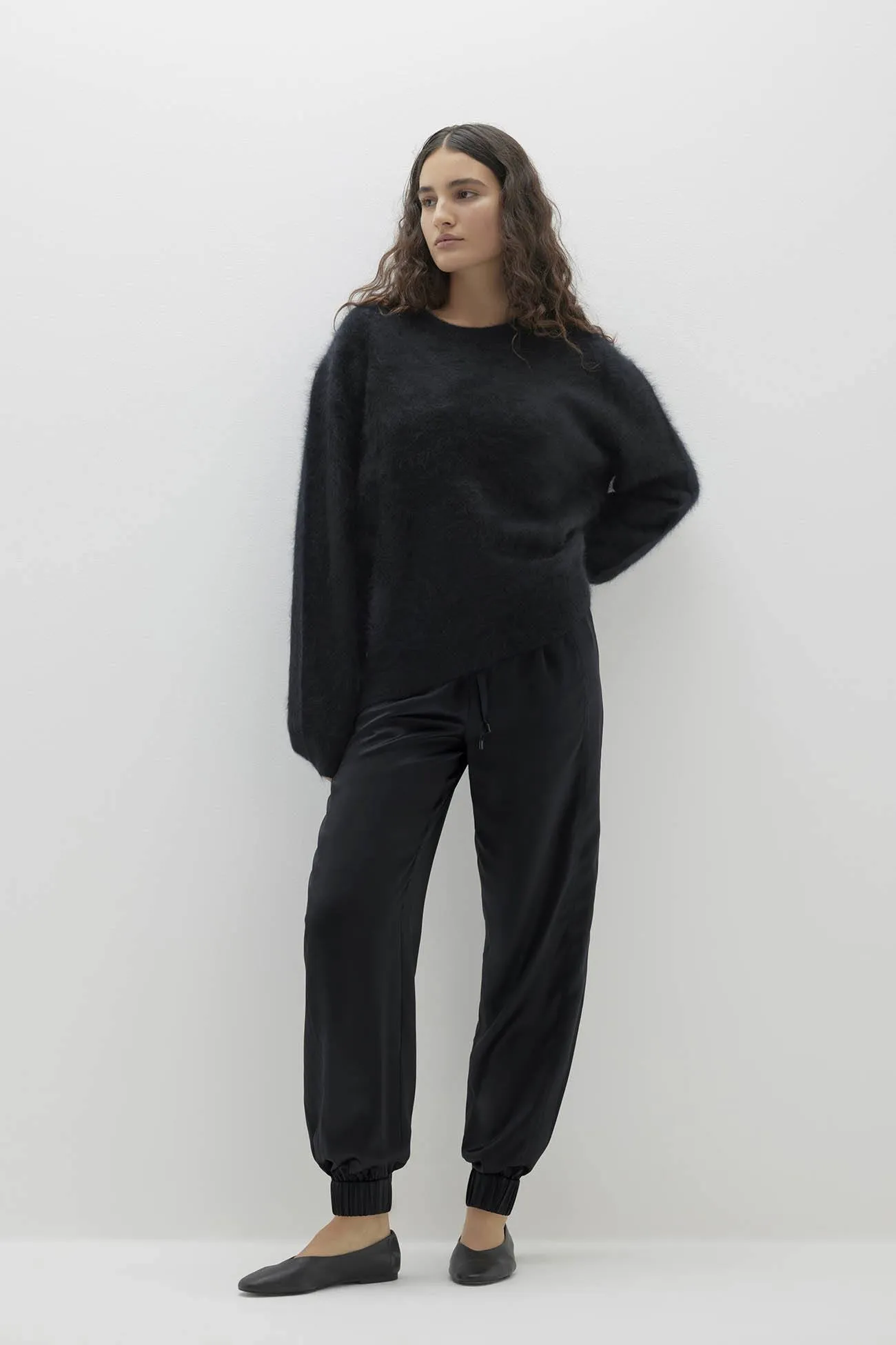 AGNES BRUSHED CASHMERE CREWNECK SWEATER