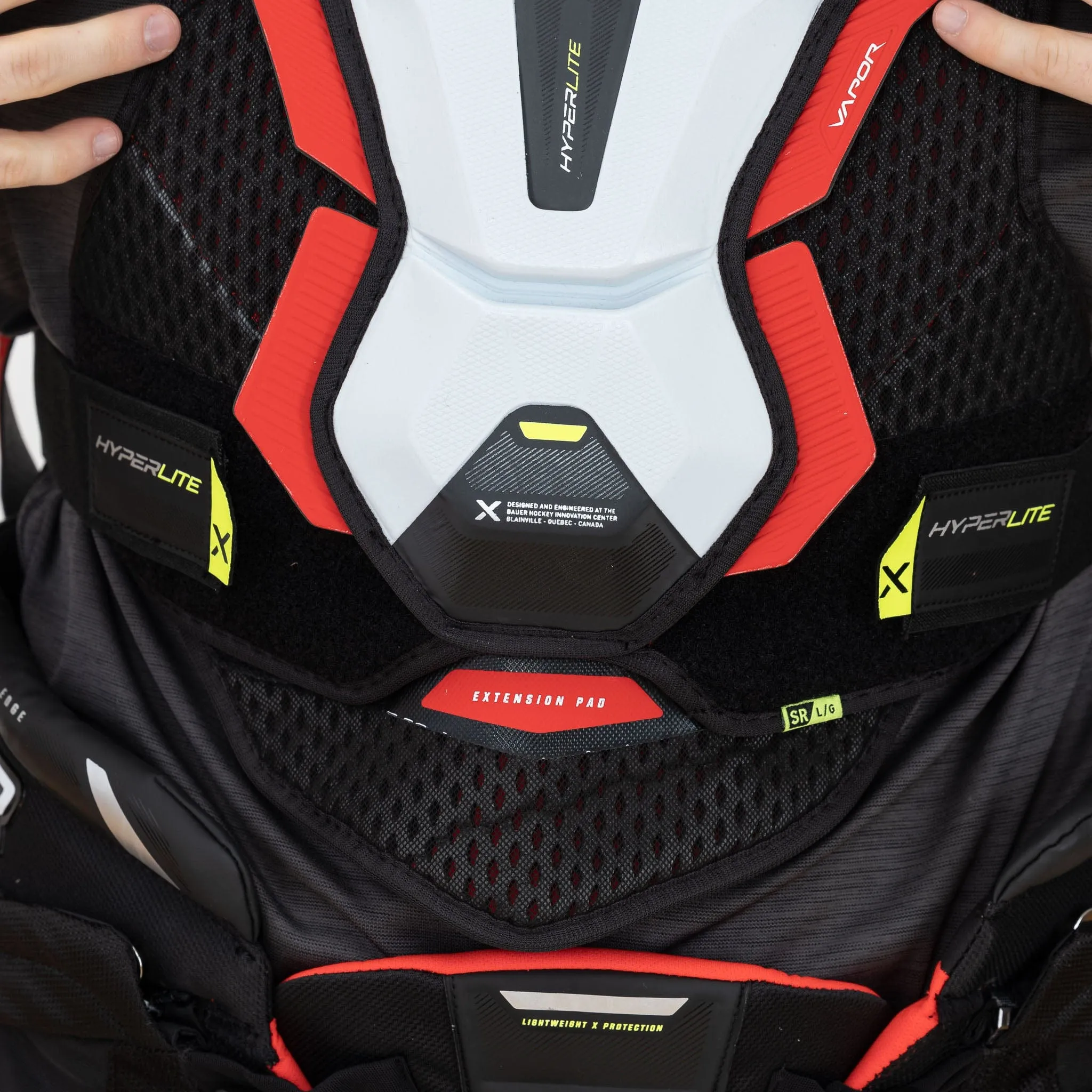 Bauer Vapor Hyperlite Intermediate Shoulder Pads