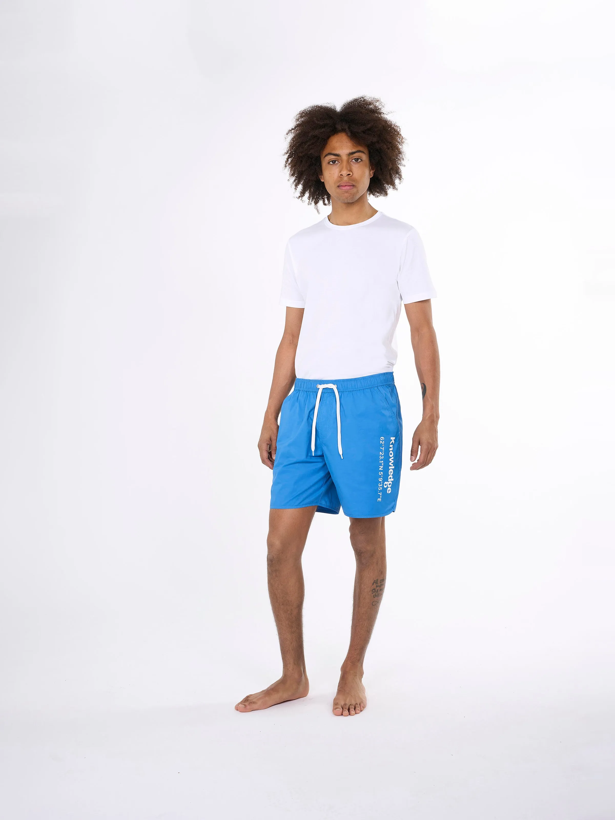 Swim shorts with elastic waist and Knowledge print - Campanula