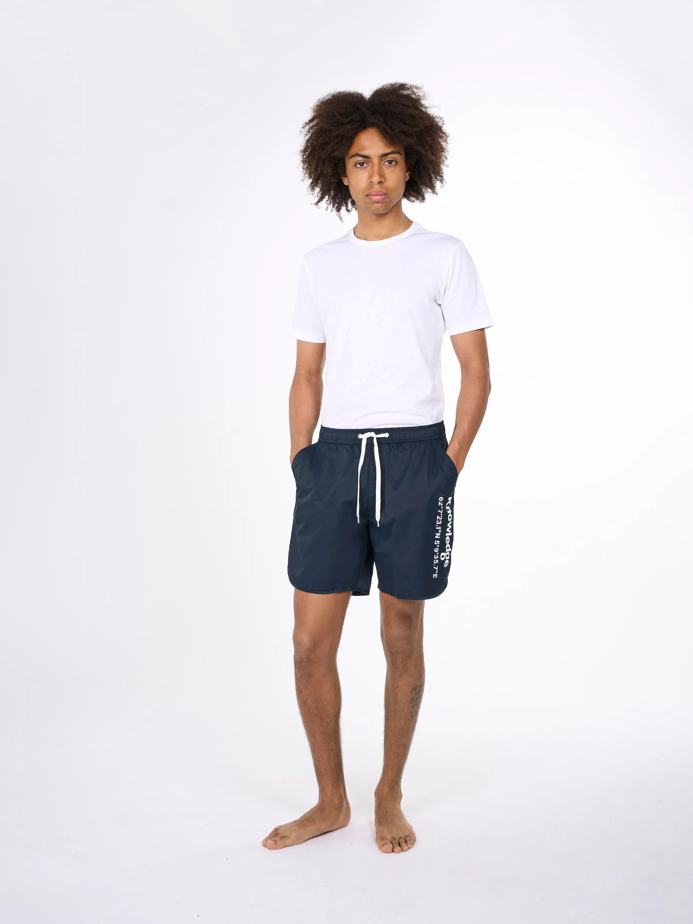 Swim shorts with elastic waist and Knowledge print - Total Eclipse