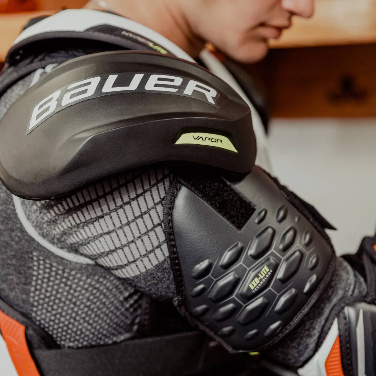 VAPOR HYPERLITE SHOULDER PAD INTERMEDIATE